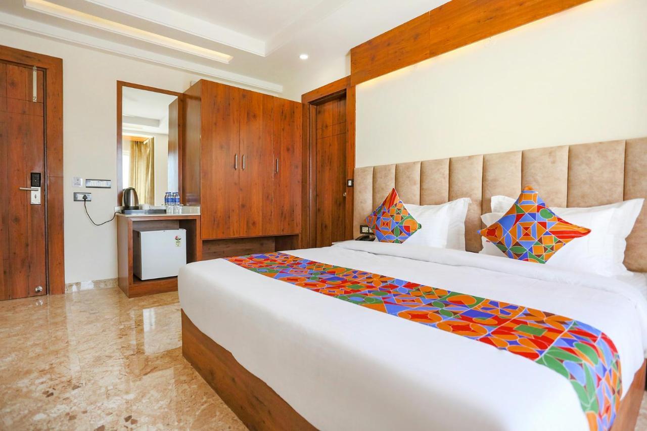 FabHotel Golf inn Gurgaon Exterior foto