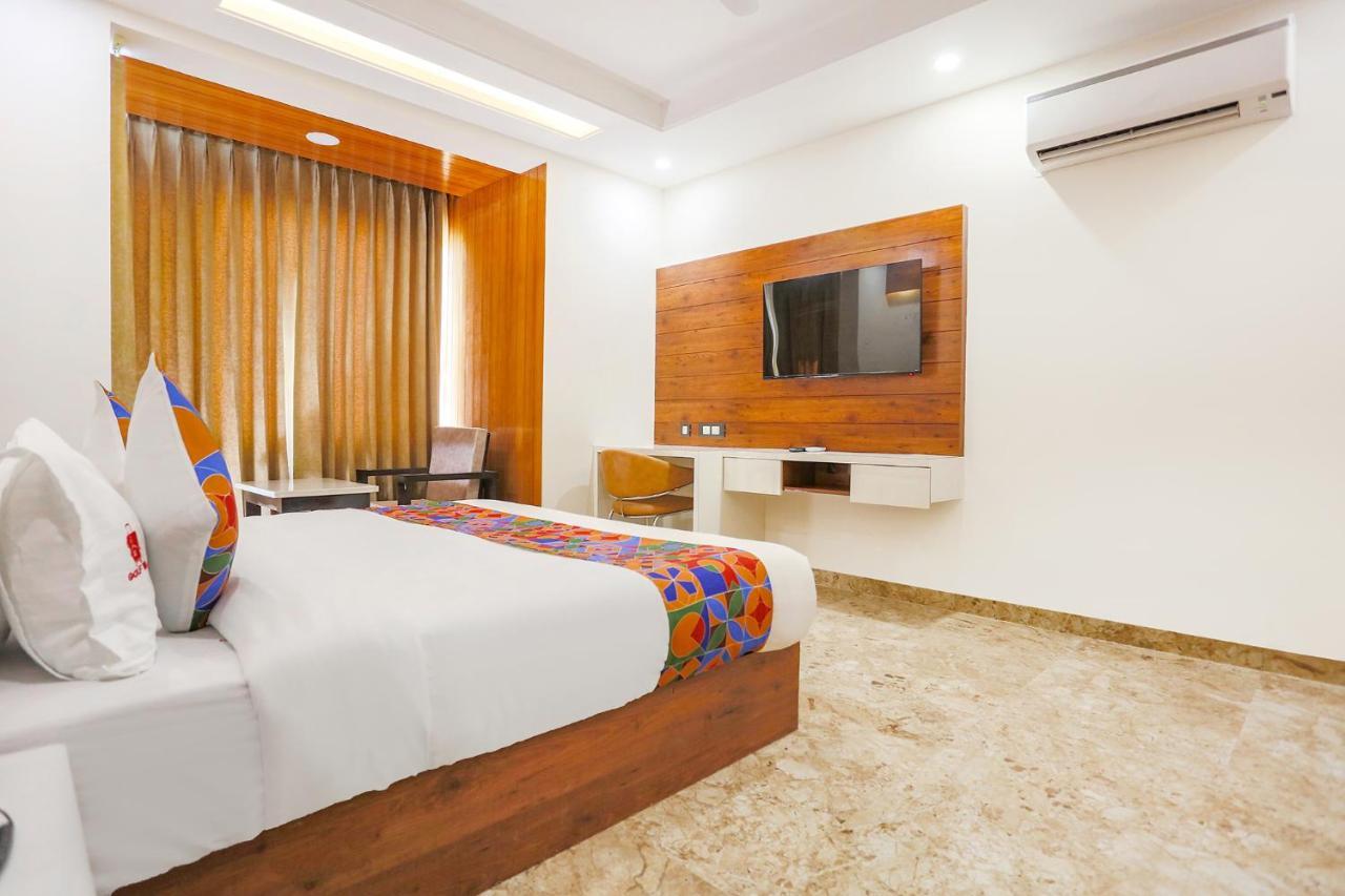 FabHotel Golf inn Gurgaon Exterior foto