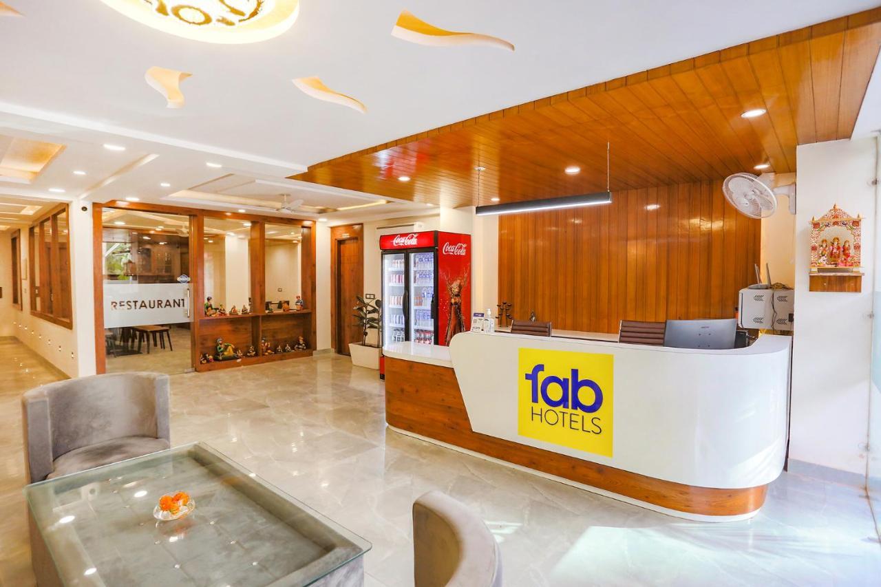FabHotel Golf inn Gurgaon Exterior foto